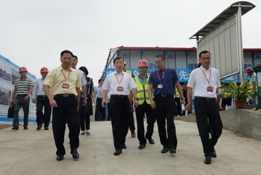 东莞市委副书记、市长肖亚非等领导莅临南城中心小学分校（雅园小学）项目部指导工作